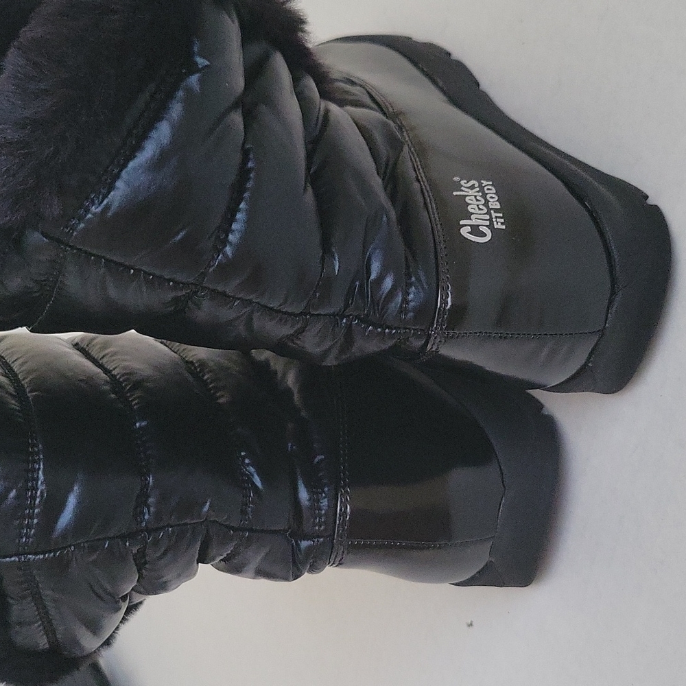 Cheeks® Fit Body Water-Repellent Puffer Boots - Picture 14 of 16